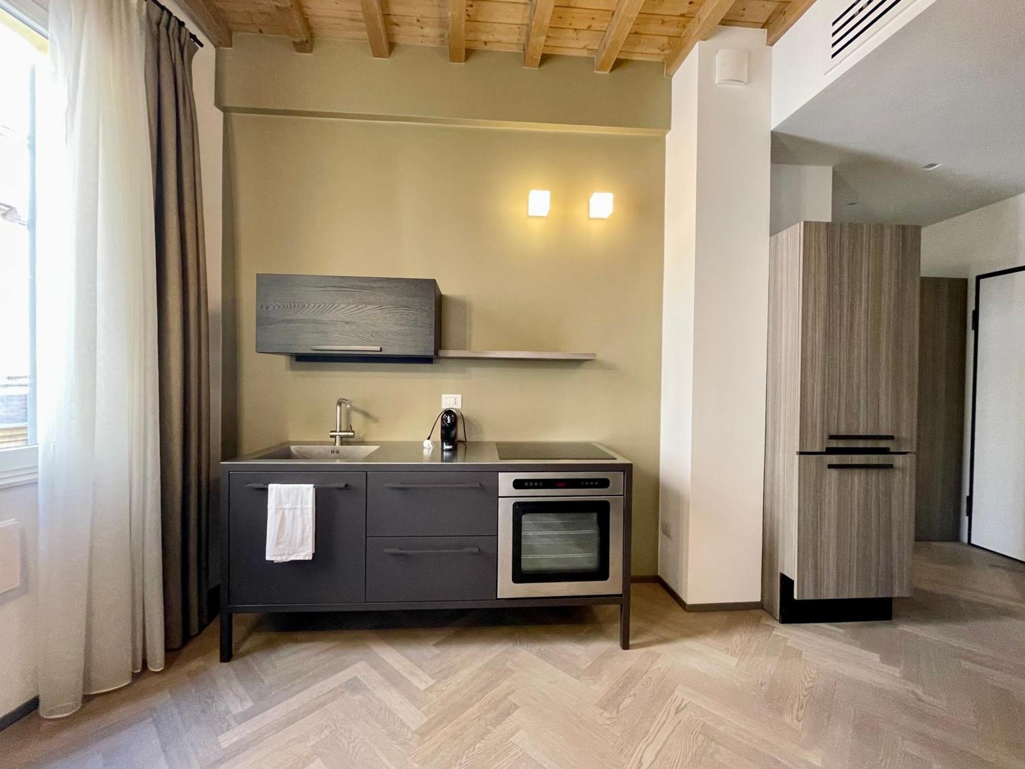 Saragozza Suite 3 Intero Appartamento In Centro Storico Wifi E Parcheggio Gratuito Modena Ngoại thất bức ảnh